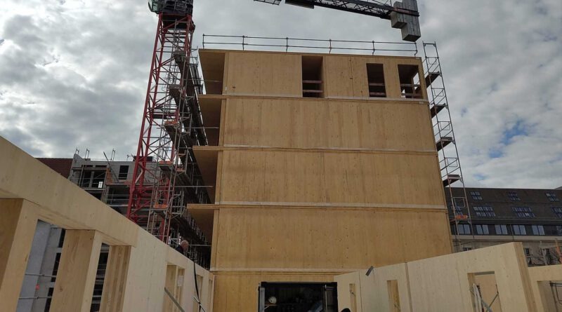 Massivholzbau Rohbau Ansicht vom 3. OG zum fertiggestellten 6. OG